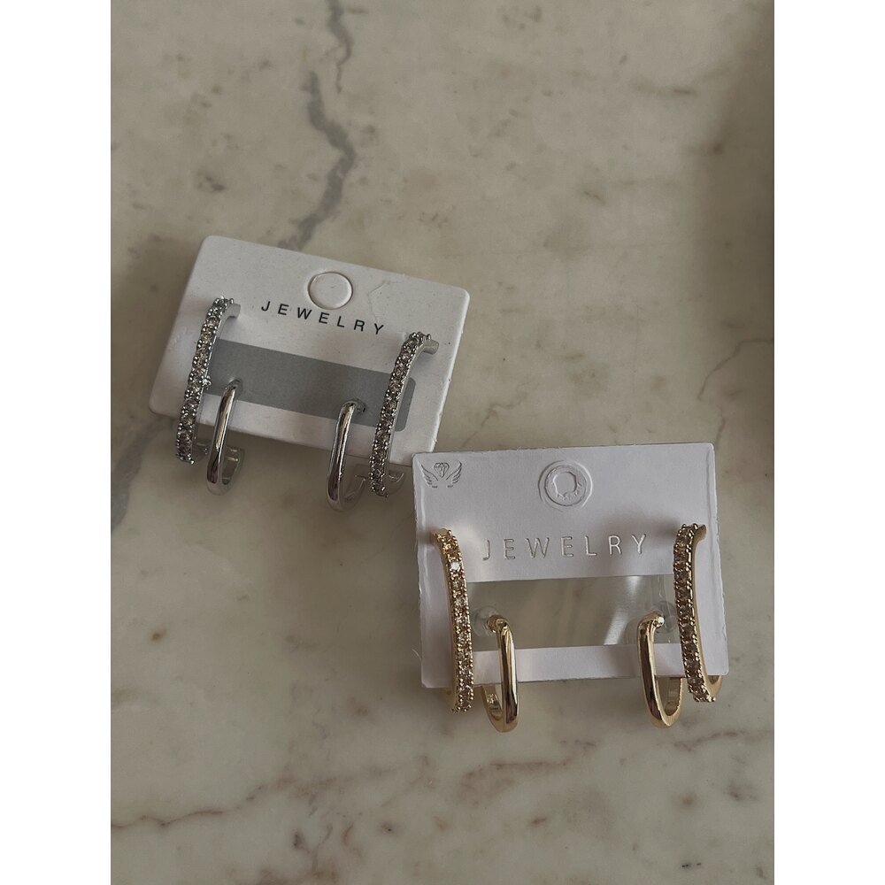 Çift Delikli Görünümlü Zirkon Taşlı Küpe